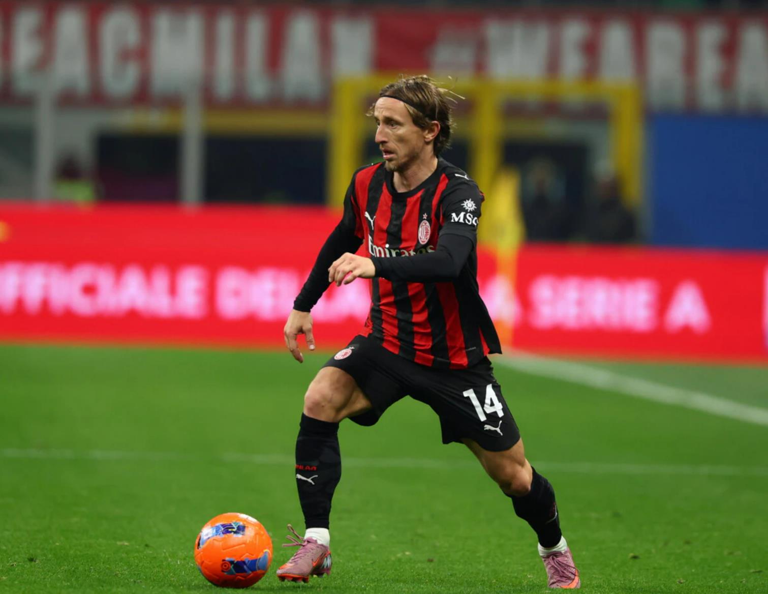 AC米兰鏖战罗马,莫德里奇关键制胜 AC米兰鏖战罗马,莫德里奇关键制胜