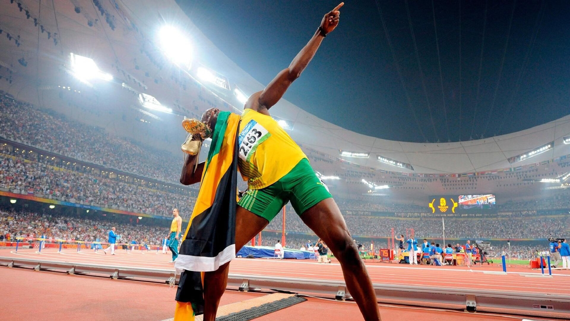 赛道与球场,当F1争冠之夜遇见切特的无人可挡