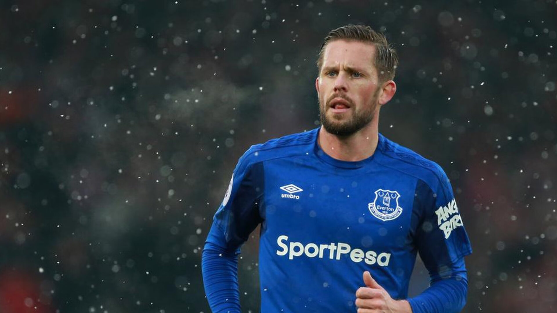 翱翔与风沙的鏖战，当老鹰飞越新疆队的沙漠防线