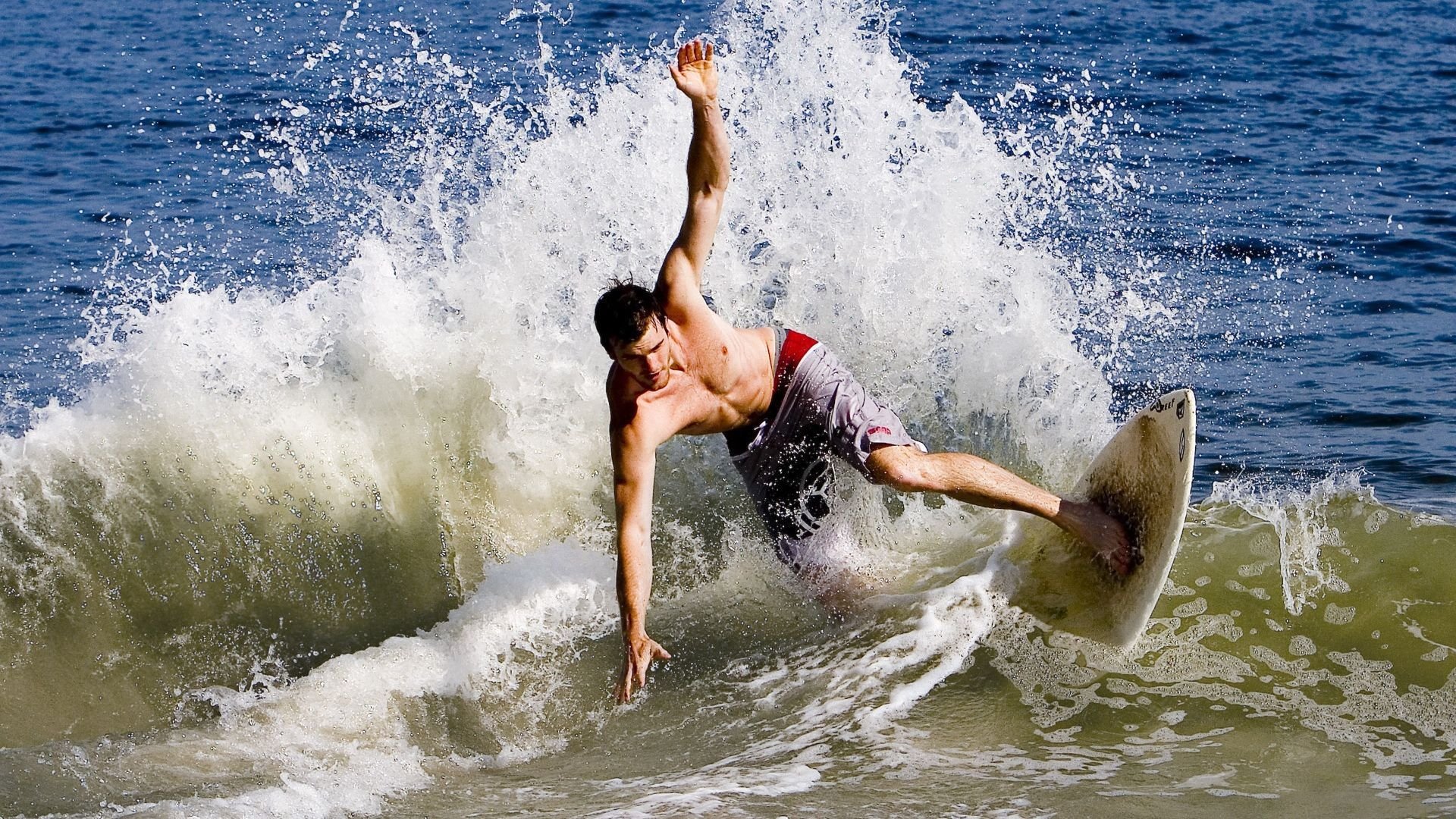 张本智和状态火热独取两分，日本队险胜德国队展露团体赛獠牙